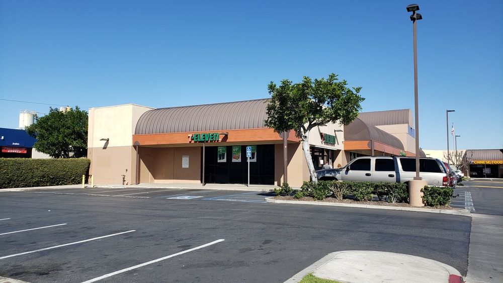 Warner Grand Plaza: 2212-2246 South Grand Avenue, Santa Ana, CA 92705